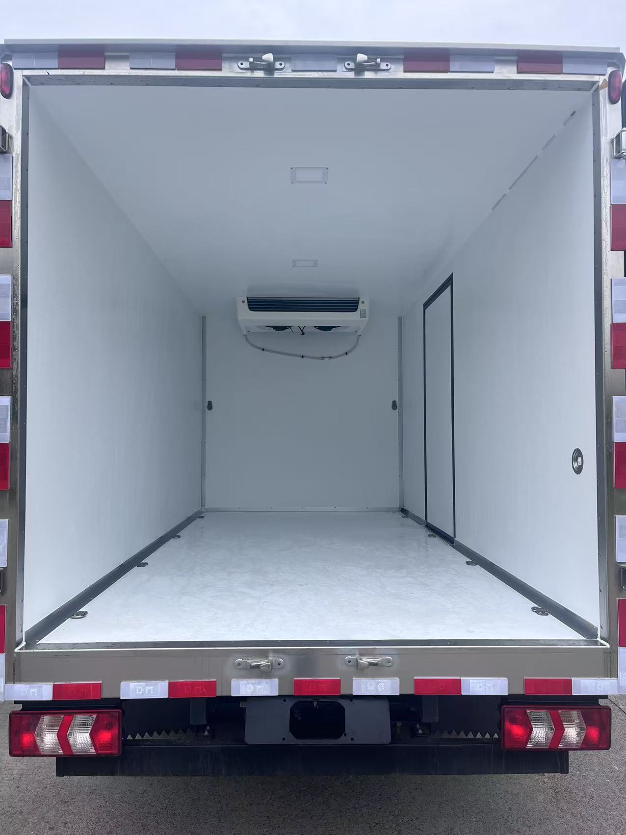 中壹迪牌DKV5040XLCEV1D純電動(dòng)冷藏車公告圖片