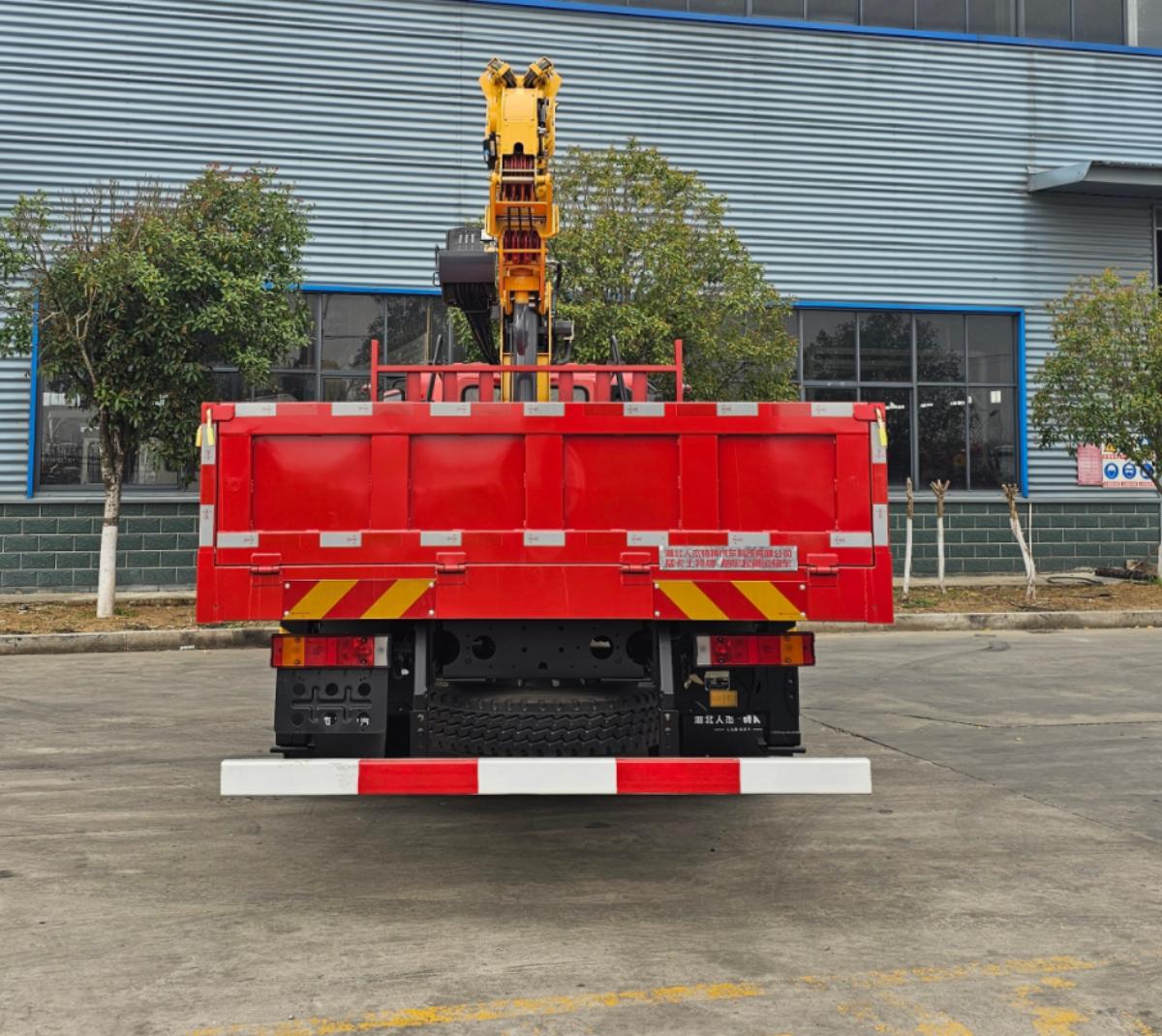 猛卡士特牌XCL5186JSQ6H隨車起重運(yùn)輸車公告圖片
