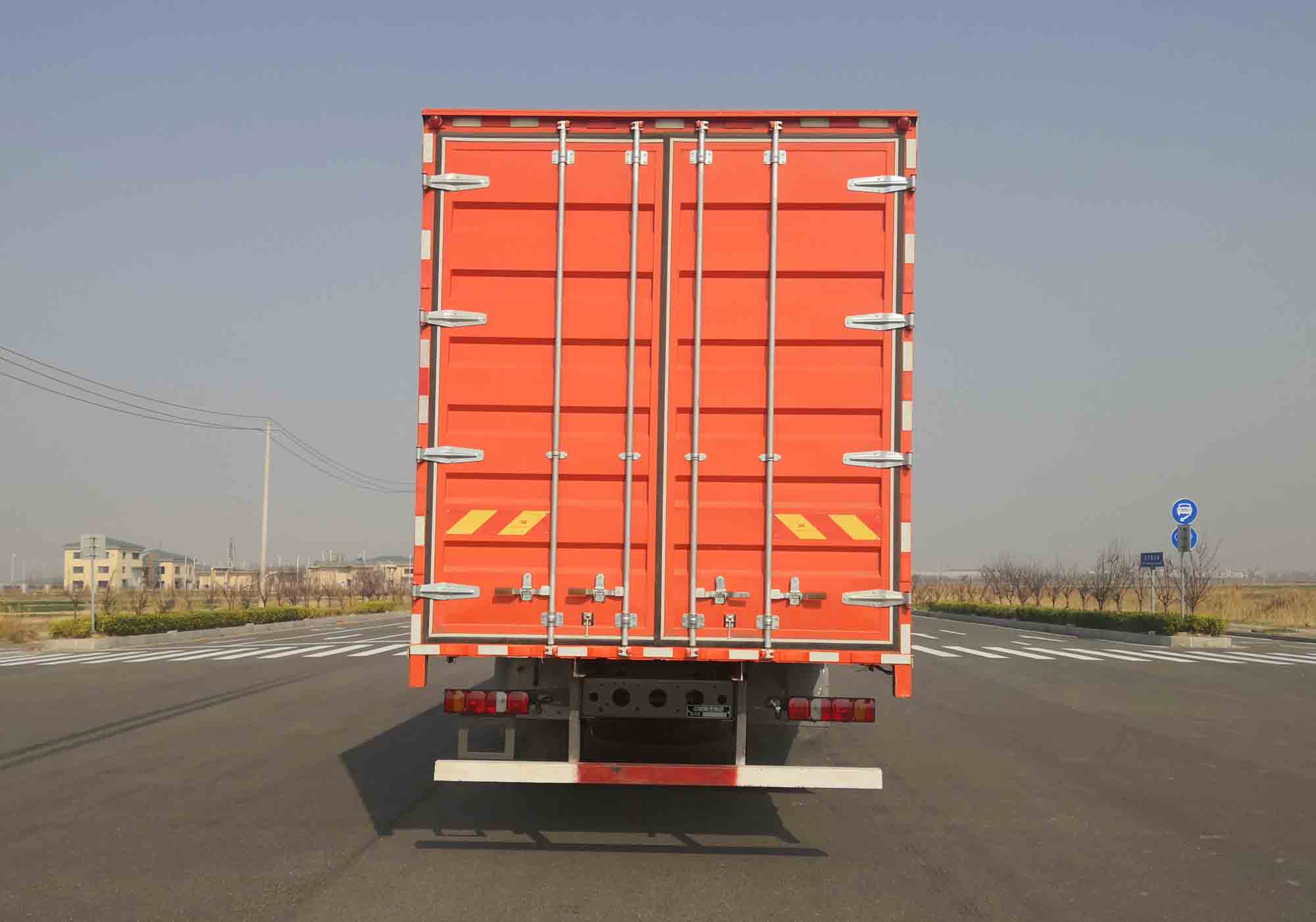 黃河牌ZZ5187XXYN711XF1廂式貨車公告圖片