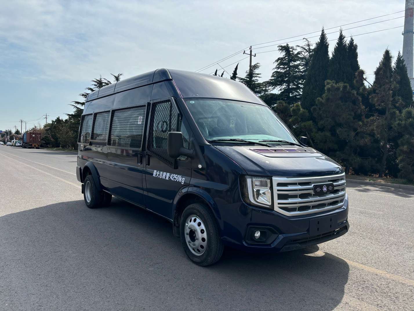 曼騎士牌KLX5040XYB-6運(yùn)兵車