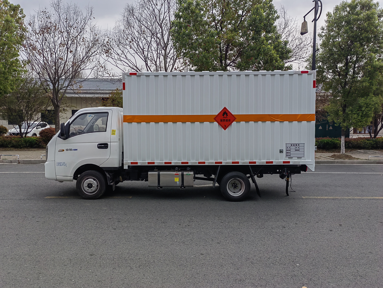 大隨興牌XDY5030XRYZ6甲醇易燃液體廂式運輸車公告圖片