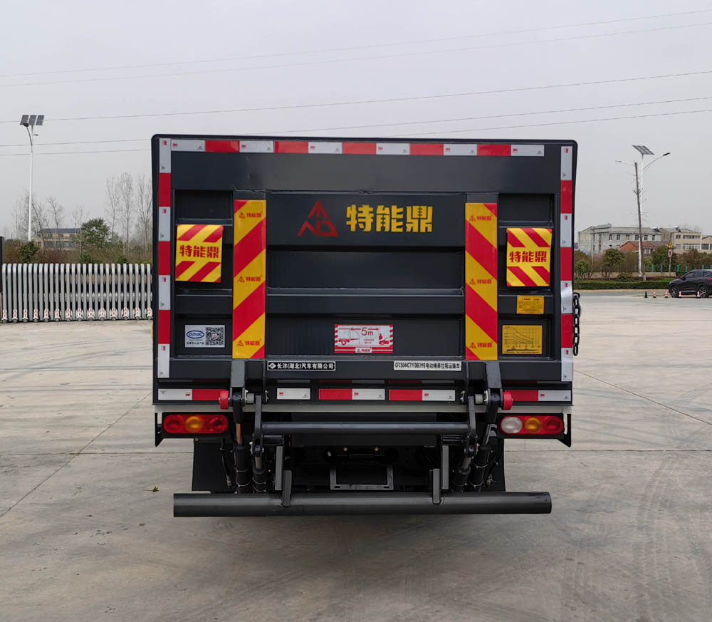 長灃牌CFC5044CTYFDBEV純電動桶裝垃圾運(yùn)輸車公告圖片