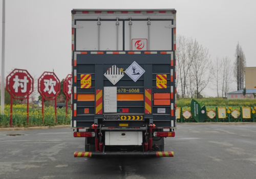 專力牌ZLC5180XZWZ6雜項(xiàng)危險(xiǎn)物品廂式運(yùn)輸車公告圖片