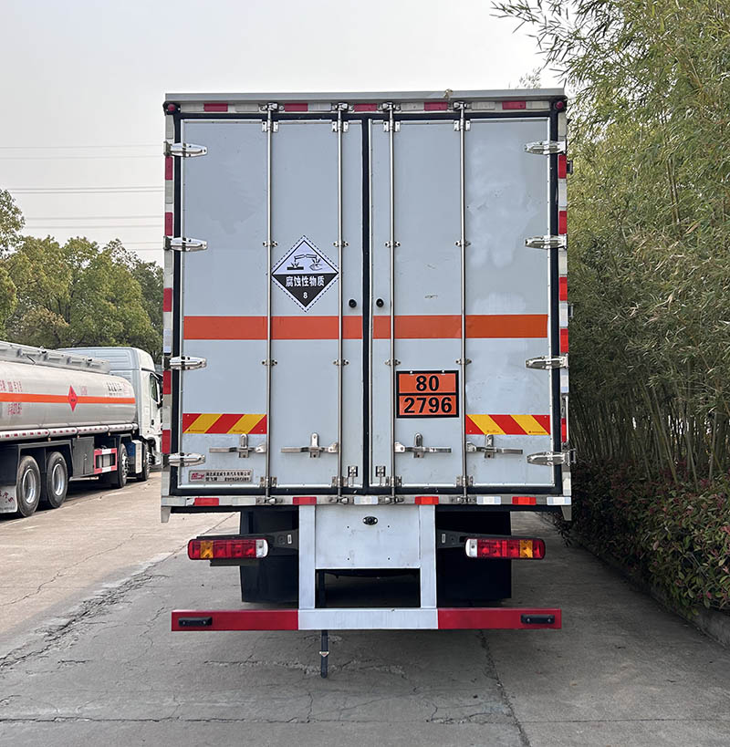楚飛牌CLQ5180XFW6ZZ腐蝕性物品廂式運(yùn)輸車公告圖片