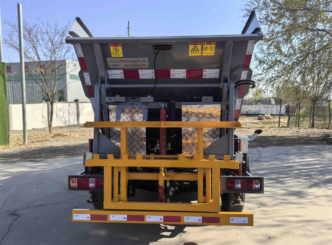 天運(yùn)威牌TYW5030ZZZSQRBEV純電動(dòng)自裝卸式垃圾車(chē)公告圖片