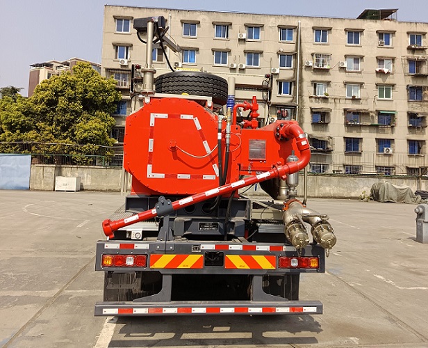 東嘉加樂牌DJV5460TYL壓裂車公告圖片