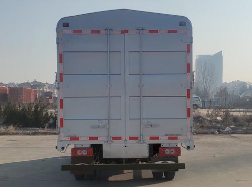 福田牌BJ5046CCY9PBA-03倉(cāng)柵式運(yùn)輸車公告圖片