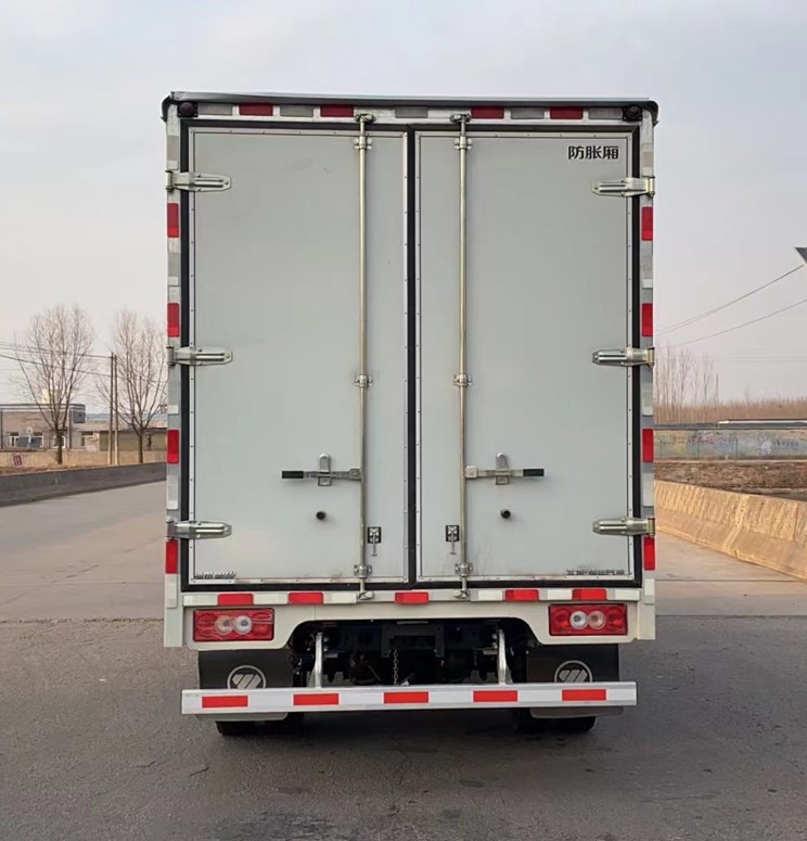 福田牌BJ5048XLC8JDA-AB4冷藏車公告圖片