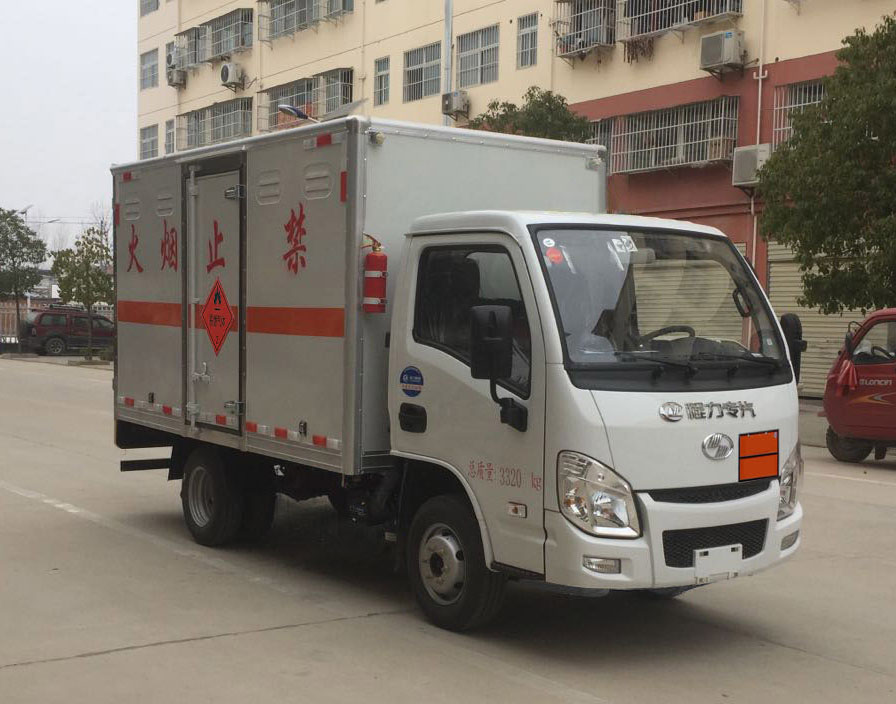 程力威牌CLW5030XRQSH6易燃氣體廂式運輸車