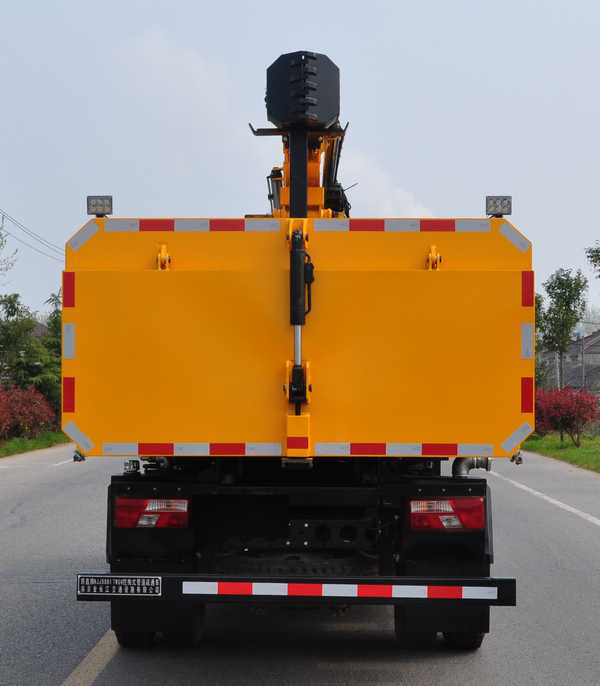 路鑫牌NJJ5081TWG6挖掏式管道疏通車公告圖片