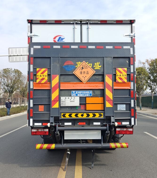 程力威牌CLW5120XQYE6爆破器材運輸車公告圖片