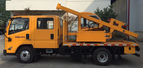 路鑫牌NJJ5062TQX6護(hù)欄搶修車(chē)公告圖片