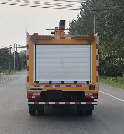 挖掏式管道疏通車圖片