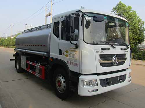 中汽力威牌HLW5180TGY6EQ供液車