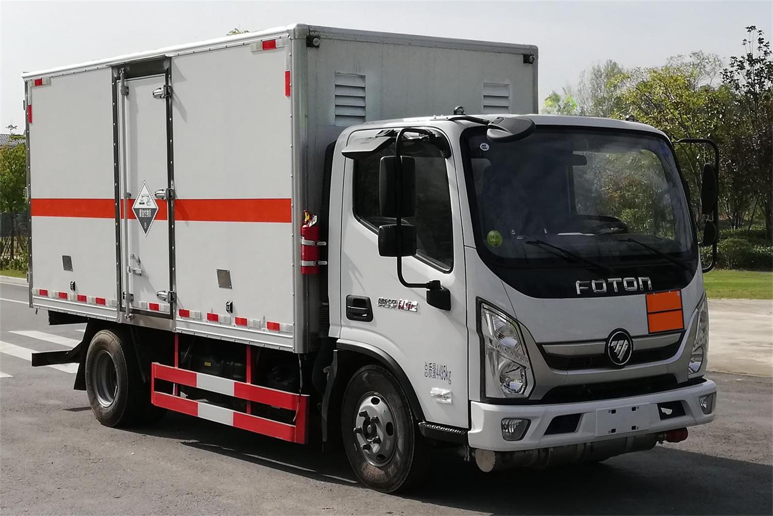 程力威牌CLW5040XFWB6腐蝕性物品廂式運輸車