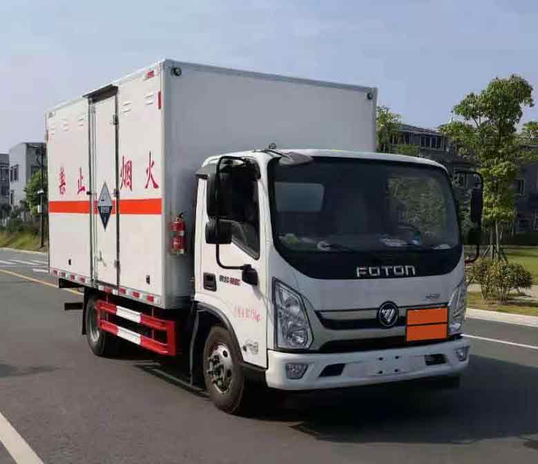 程力威牌CLW5081XFWB6腐蝕性物品廂式運輸車