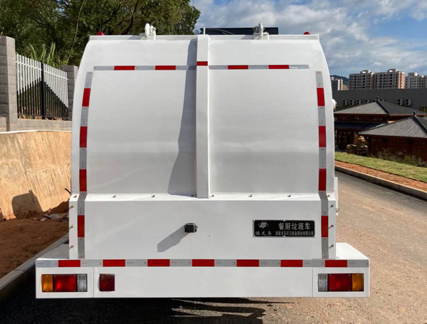 福龍馬牌FLM5111TCAQL6餐廚垃圾車公告圖片