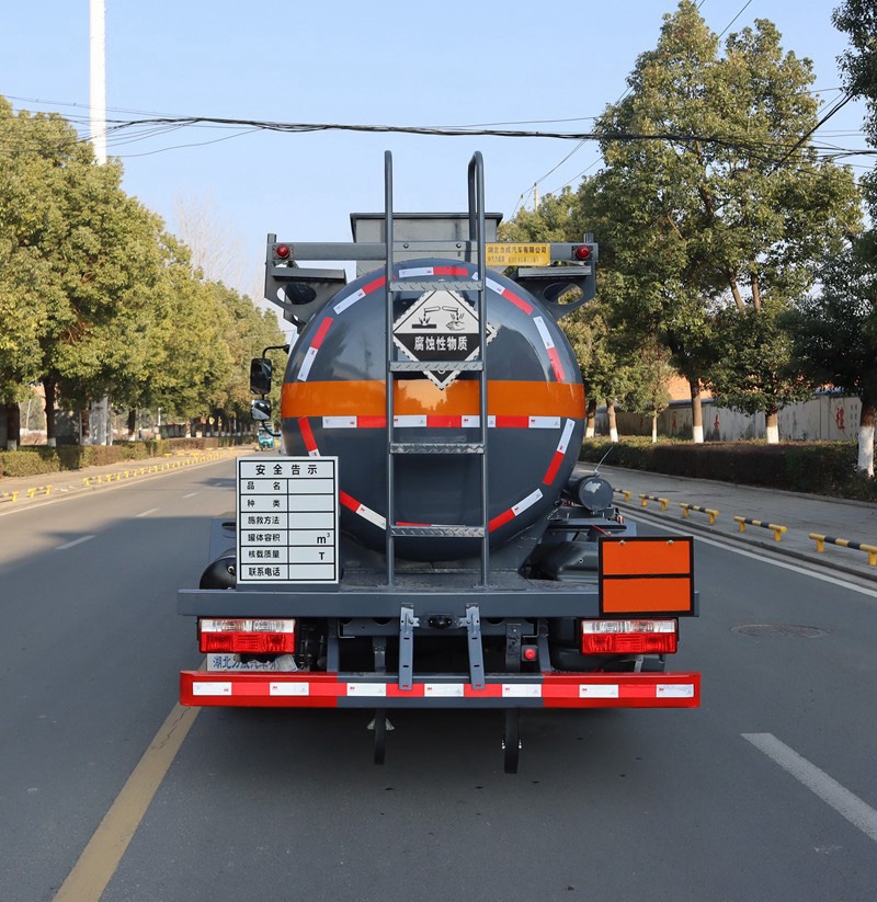 中汽力威牌HLW5120GFWEQ6腐蝕性物品罐式運輸車公告圖片