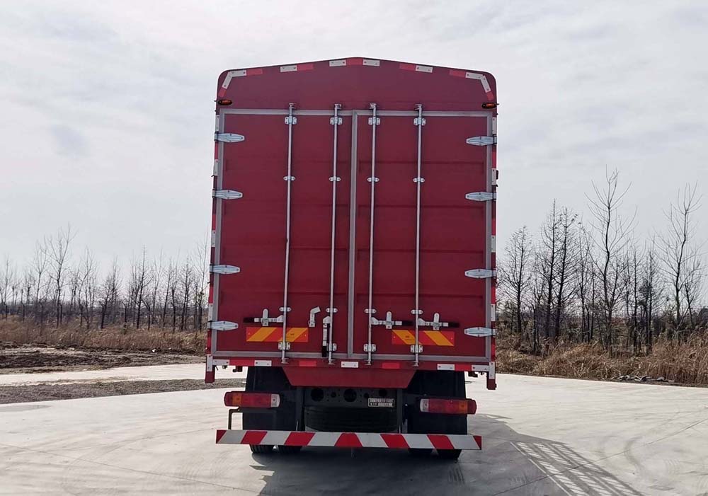 豪沃牌ZZ5187CCYK501GF1倉(cāng)柵式運(yùn)輸車(chē)公告圖片