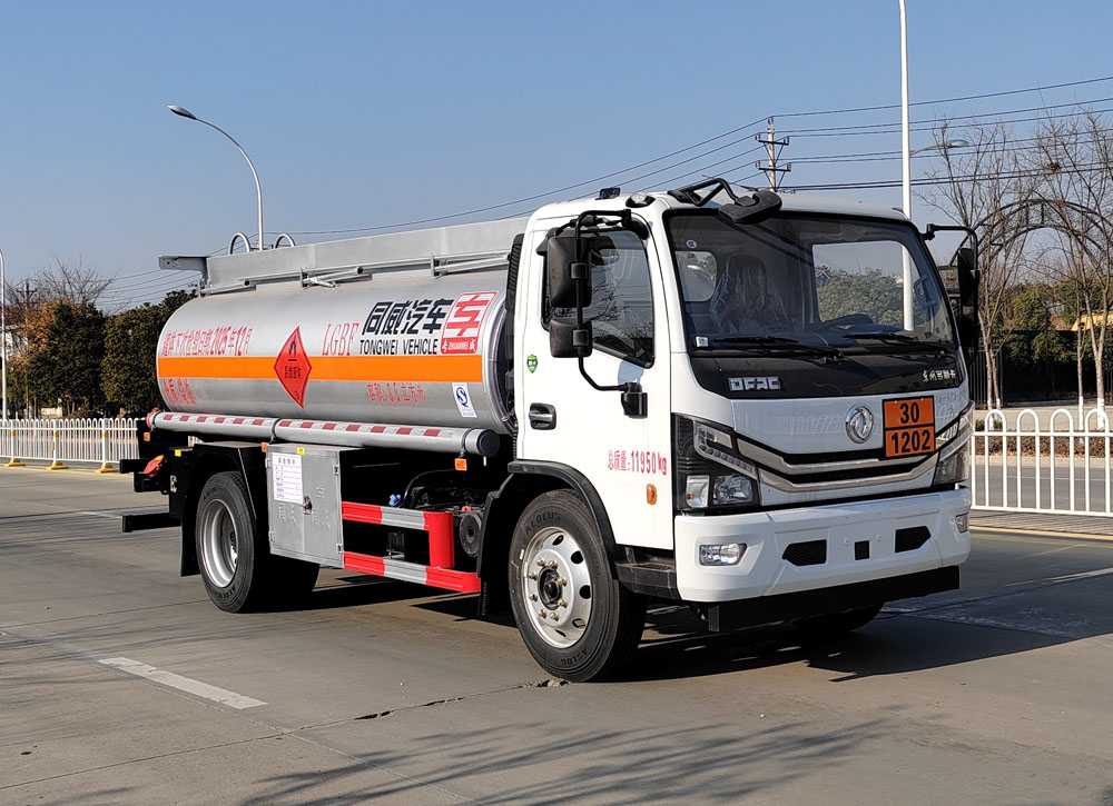 專威牌HTW5125GJYEC6加油車公告圖片