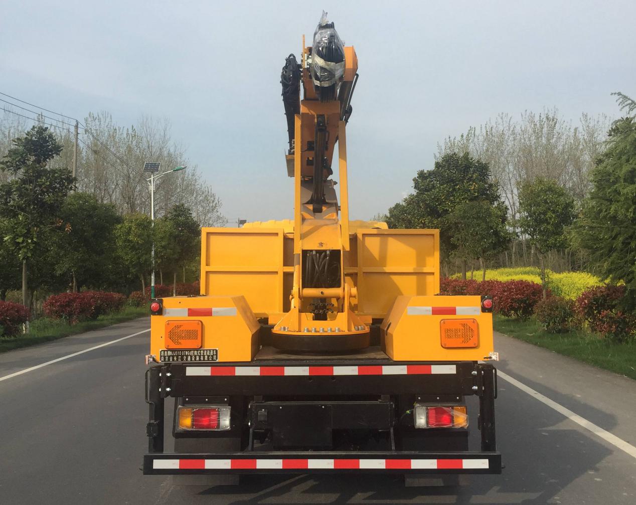 路鑫牌NJJ5100TWG6挖掏式管道疏通車公告圖片