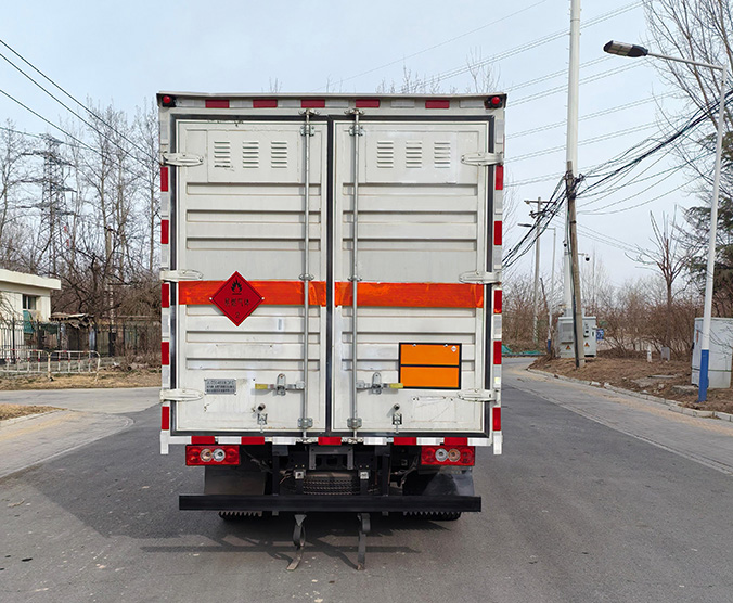 駝馬牌JLC5048XRQFC易燃?xì)怏w廂式運(yùn)輸車公告圖片