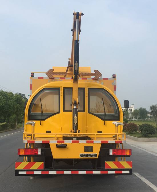 路鑫牌NJJ5180TXQ6墻面清洗車公告圖片