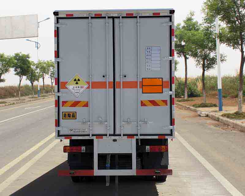 華通牌HCQ5327XFSLZ6放射性物品廂式運(yùn)輸車公告圖片