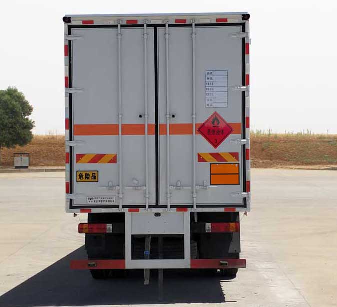 華通牌HCQ5327XRYLZ6易燃液體廂式運(yùn)輸車公告圖片