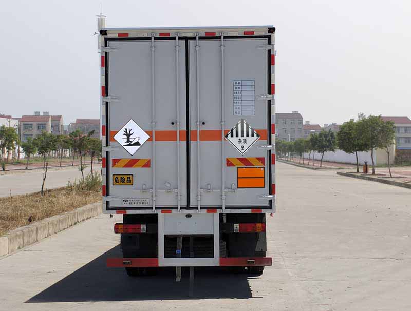 華通牌HCQ5327XZWLZ6雜項(xiàng)危險(xiǎn)物品廂式運(yùn)輸車公告圖片
