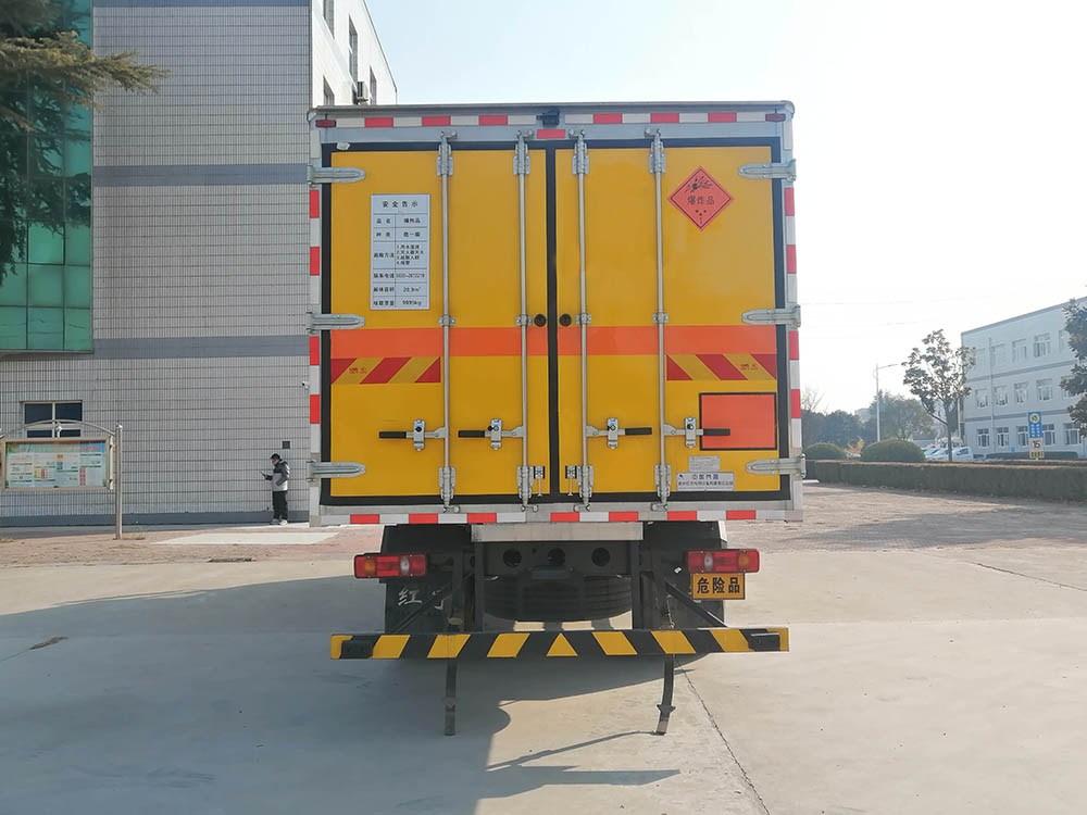 紅宇牌HYJ5180XQY-DF1爆破器材運輸車公告圖片