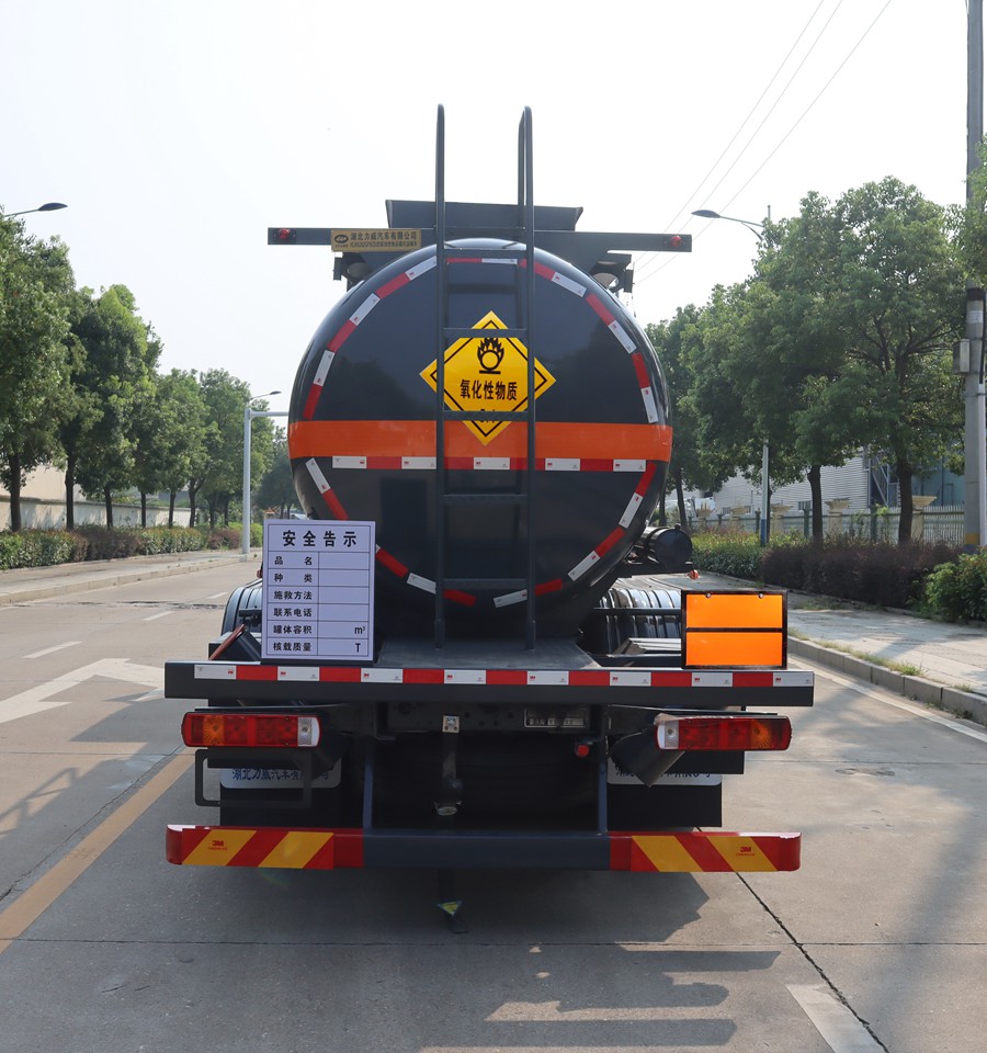 中汽力威牌HLW5260GYWZ6氧化性物品罐式運(yùn)輸車公告圖片