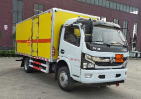 爆破器材运输车