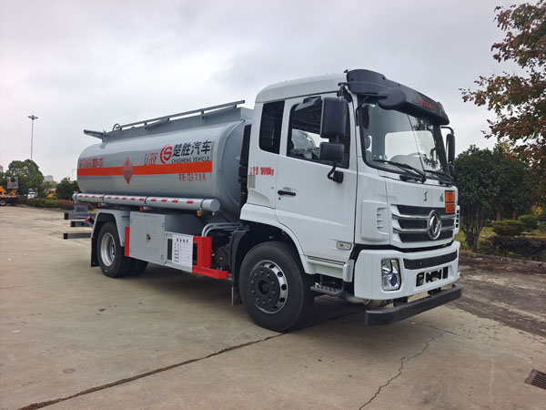 楚勝牌CSC5188GYYEZ6A運(yùn)油車(chē)公告圖片