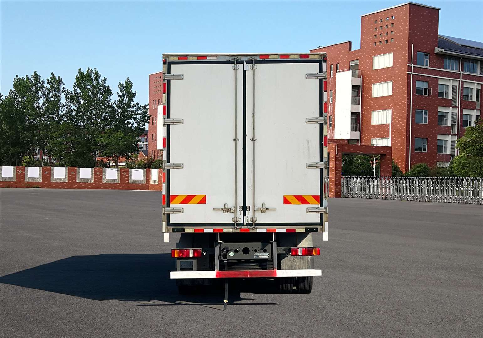 汕德卡牌ZZ5316XLCV466HF1L冷藏車公告圖片