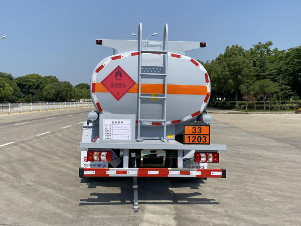 楚勝牌CSC5120GJYJH6A加油車公告圖片