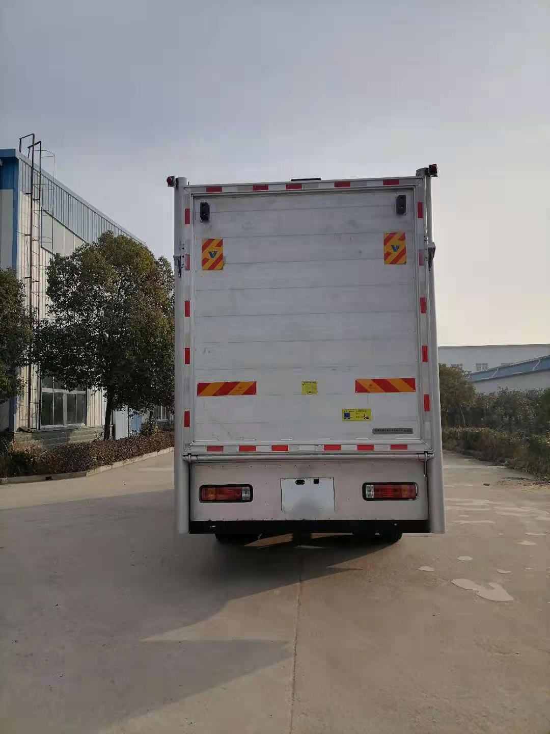 宛都旺牌HWD5180CCQ畜禽運(yùn)輸車公告圖片