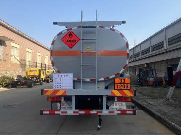 楚勝牌CSC5320GYYD6A運油車公告圖片