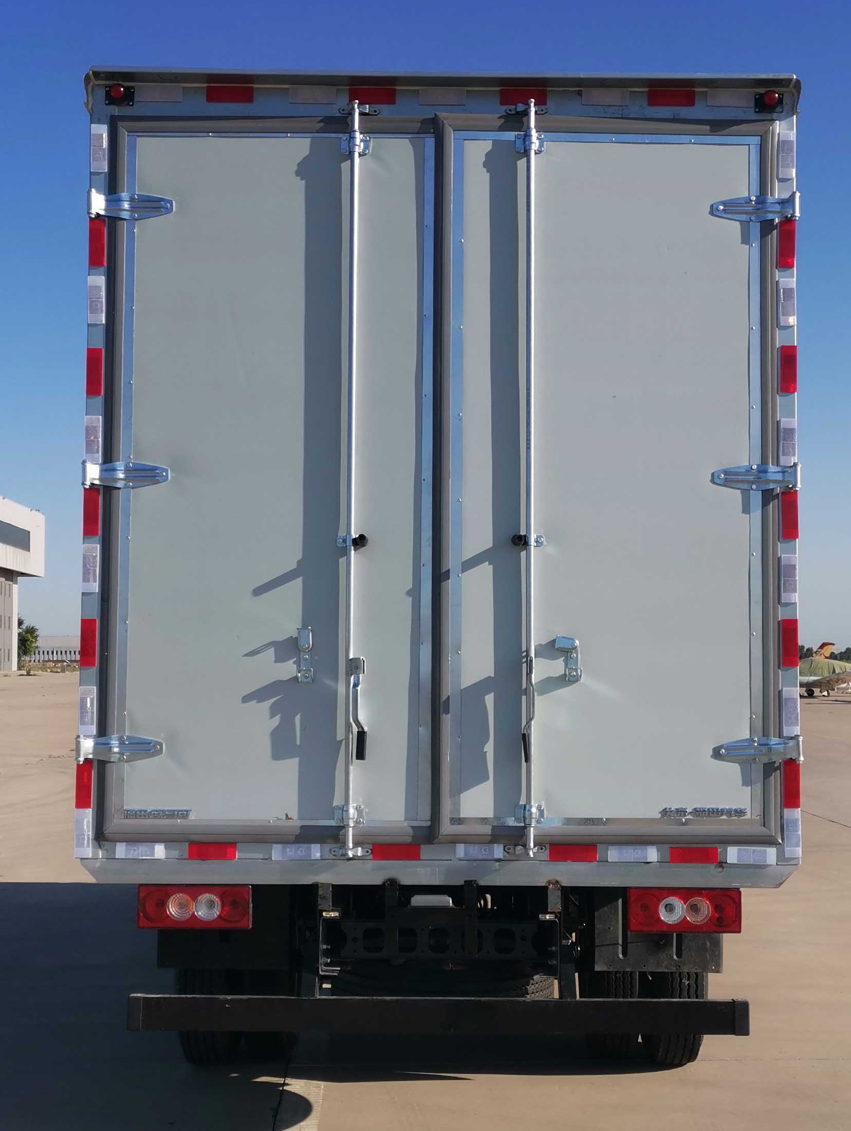 福田牌BJ5098XLC-FM冷藏車公告圖片