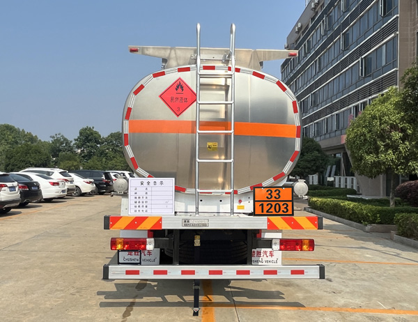 楚勝牌CSC5321GYYL6A鋁合金運(yùn)油車公告圖片