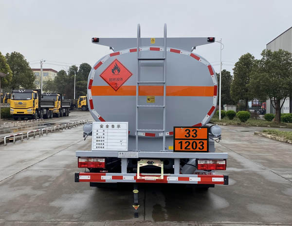 楚勝牌CSC5125GYY6運(yùn)油車(chē)公告圖片