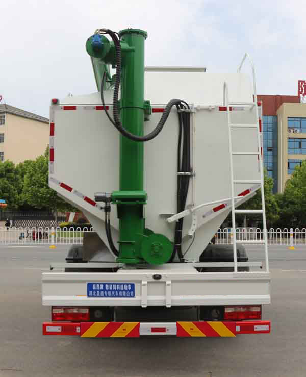 縱昂牌CLT5181ZSLEQ6散裝飼料運輸車公告圖片