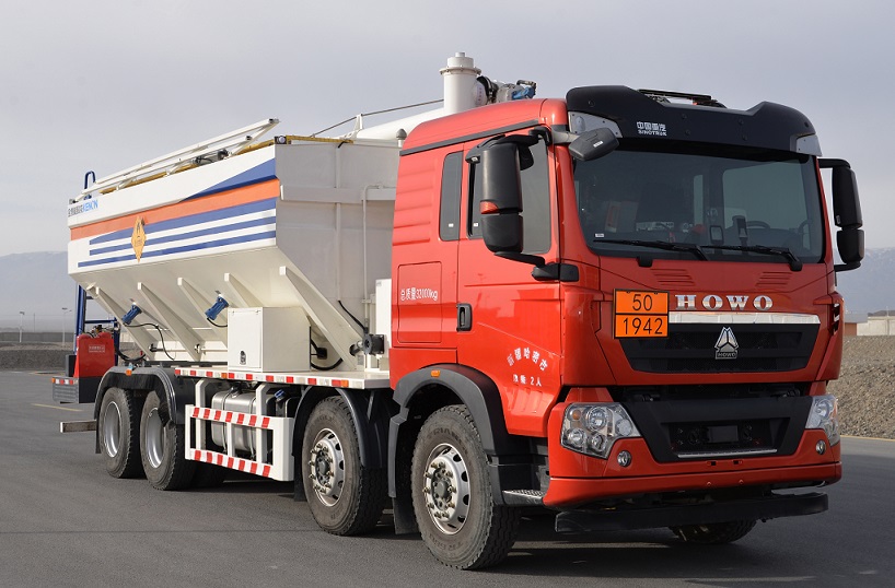 HTR5321THAS現(xiàn)場混裝銨油炸藥車