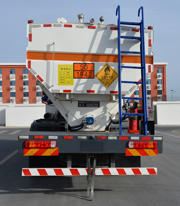 昊之天牌HTR5321THAS現(xiàn)場(chǎng)混裝銨油炸藥車公告圖片