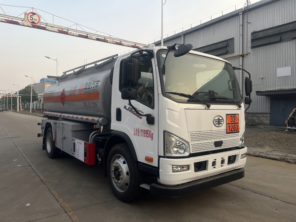 楚勝牌CSC5120GJYCA6A加油車公告圖片