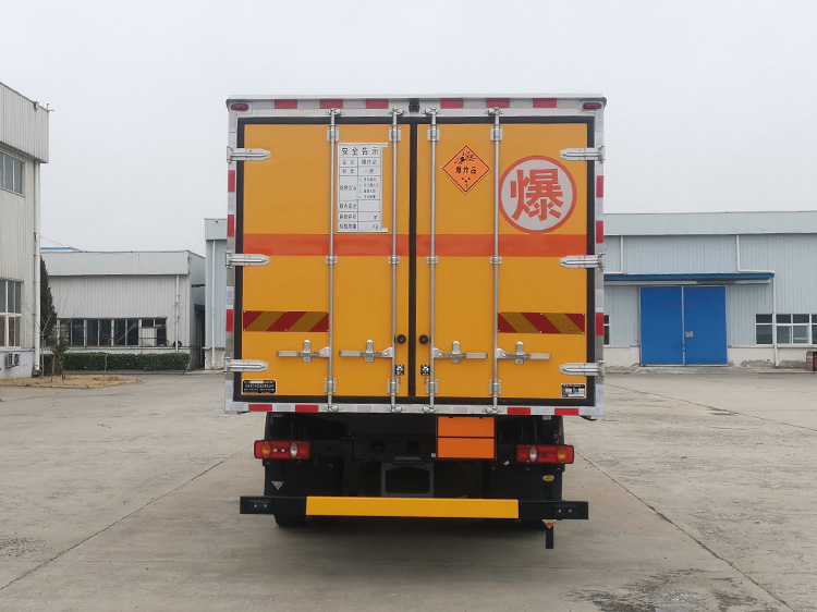 新飛牌XKC5182XQY6D爆破器材運(yùn)輸車公告圖片