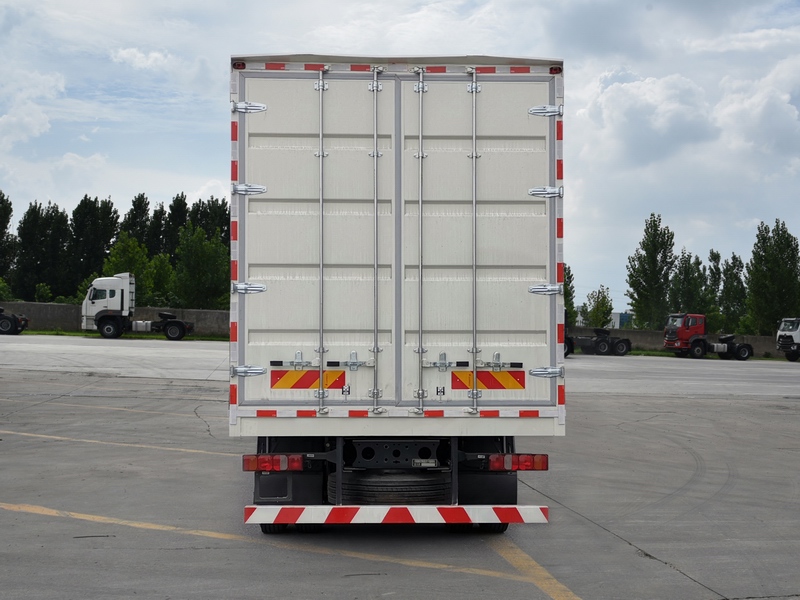 豪沃牌ZZ5257XXYN54CKF1廂式運輸車公告圖片