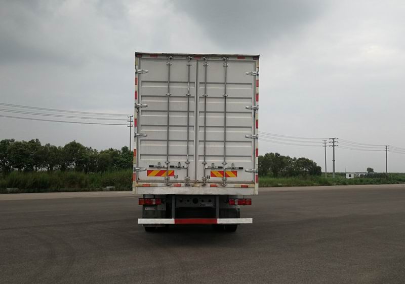 汕德卡牌ZZ5256XXYN56CHF1廂式運(yùn)輸車(chē)公告圖片