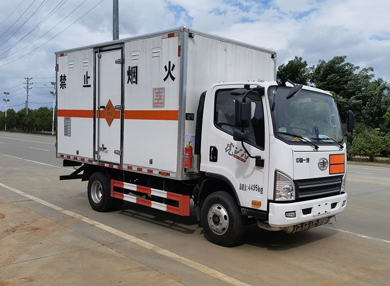 專威牌HTW5045XQYCA6爆破器材運(yùn)輸車