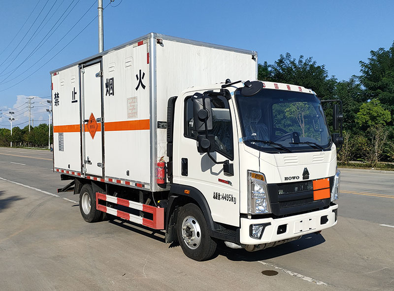 專(zhuān)威牌HTW5043XQYZZ6爆破器材運(yùn)輸車(chē)公告圖片